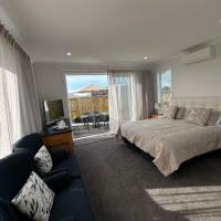 Studio on Patete, hotel near Taupo Airport - TUO, Taupo