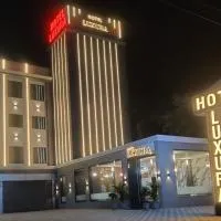 Hotel Luxura, Ahmedabad, מלון באהמדאבד