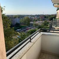 small panoramic flat in milan, hotel in: Hayitbuku, Milaan