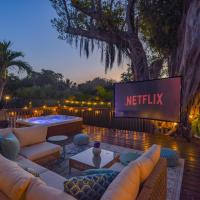 Paradise Palms - Movie Theater - Hot Tub - Pool - Arcade - Boat & RV Parking, Hotel in der Nähe vom Flughafen Florida Keys Marathon Airport - MTH, Marathon