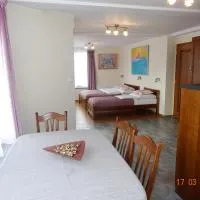 APARTAMENTY i POKOJE "PASJA" - 2 minuty do plaży, hotel u gradu Dźwirzyno