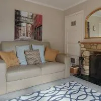 Norwich City, lovely 3 bed house, EV charger, garden with BBQ, free parking for 3 cars, viešbutis mieste Thorpe Saint Andrew
