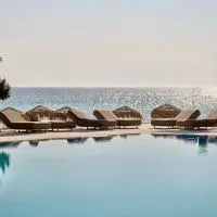 The Bay Hotel & Suites, готель у місті Василікос