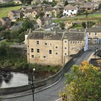 Unique house on riverside - castle views - Barnard Castle، فندق في بارنارد كاسيل