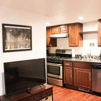 1 Bed Apt - Amazing Location 1 Block to Carson St, hotel en South Side, Pittsburgh