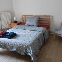 Room in Guest room - Chambre Dhote A Bruxelles W โรงแรมที่Sint-Agatha-Berchemในบรัสเซลส์