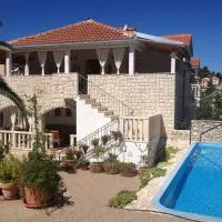 Agava Apartments, hotel a Sutivan