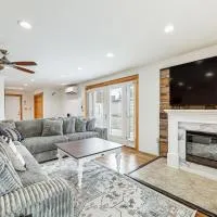Spacious Presque Isle Home: Walk to Downtown!, hotel na ostrově Presque