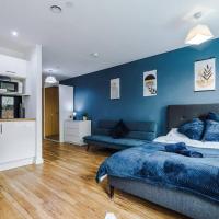 Stylish Media City Apartment, Sleeps 3, Darts Board, Smart TV, Tram Stop, Long Term Disc