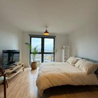 Tranquil Studio Flat wRiverside View Clapton!