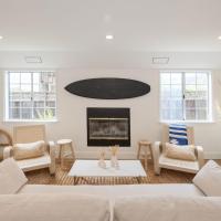 Seaside Home Modern Retreat with Breathtaking Views and Beachside Charm, отель в городе Хаф-Мун-Бей