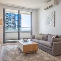 Panoramic Views 2br With Pool And Free Carpark, hotel in Footscray, Melbourne