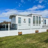 Beautiful 6 Berth Caravan With Decking At Dovercourt Park, Essex Ref 44009g