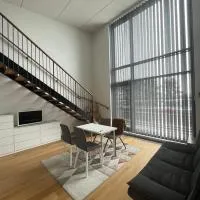 Spacious loft apartment with a lake view、タンペレのホテル