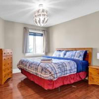 Individual Bedroom - Charming Private Room and Ensuite in Shared Home, hotel in East Credit, Mississauga