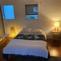 Chambre privé proche gare V électrique, hotel en Montauban-de-Bretagne
