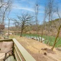 Cozy Riverfront Cabin ~ 2 Mi to Main Street Hardy, מלון בHardy