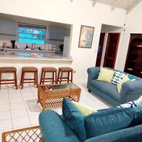 Beautiful 2-Bedroom Near Airport - Powell's Main Road, Antigua, hotel in zona Aeroporto Internazionale V. C. Bird - ANU, Carlisle