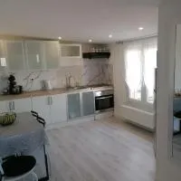 Appt moderne 50m2 avec terrasse, hotel in Rouvroy