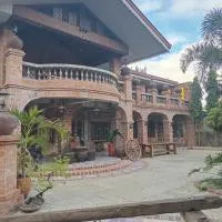 Mount Pinatubo Base Camp at Balai Hermogina, готель у місті Santa Juliana