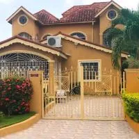 LW Guesthouse, hotel u gradu Montego Bej