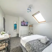 *RA246* For your most relaxed & Cosy stay + Free Parking + Free Fast WiFi *, hotel v destinácii Knowsthorpe