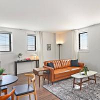 Stylish 2BR Retreat in Hyde Park - Shoreland 1320, hotel v oblasti Hyde Park, Chicago