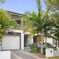 Lovely 4 Bedroom 3 Bathroom Modern Home Sleeps 8, хотел близо до Летище Bankstown - BWU, Revesby