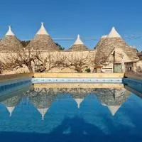 Trulli Beauty Romantic ALCOVA con piscina、ロコロトンドのホテル