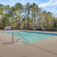 Murrells Inlet Condo with Pool Access, Near Beach!, hotelli kohteessa Myrtle Beach alueella Murrells Inlet