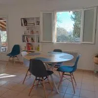 Gîte PITCHOU au pied du VENTOUX, hotel en Flassan