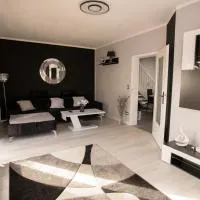 Zum Käutzchen 120qm Ferienhaus 8 Personen 4 Schlafzimmer، فندق في Nossentiner Hütte