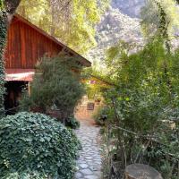 Cabaña de montaña estilo alpino con acceso a Río