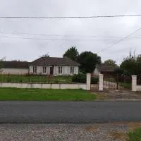 Saint-Pierre-les-Étieux에 위치한 호텔 Maison à la campagne