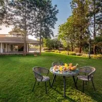 StayVista's Silver Grove - Serene Haven with Expansive Lawn & Terrace, Hotel in Nashik