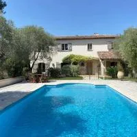 Maison avec piscine sur les hauteurs de Valbonne: Valbonne şehrinde bir otel