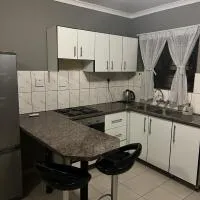 Proventures Self-catering House, отель в Ондангве