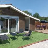Maison chaleureuse au calme, hotel u gradu 'Le Barp'