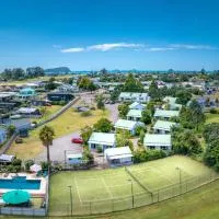 Pauanui Pines Motor Lodge, hotel di Pauanui