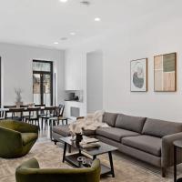 Chelsea Canvas II by RoveTravel Large 3BR Duplex, hotel di West Village, New York
