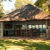 Masumu River Lodge, hotell i Binga