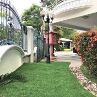 Garden view bangalow wedding 12pax, hotel near RMAF Butterworth Airport - BWH, Butterworth