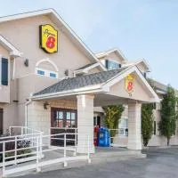 Super 8 by Wyndham Cochrane, hotel din Cochrane