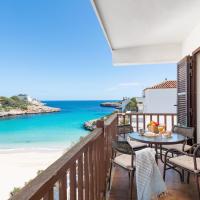 Apartamento Corb Mar&iacute; 2 Exclusivo apartamento frente al mar con impresionantes vistas a la playa de Cala Mar&ccedil;al, hotel a Portocolom