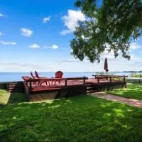 Restored historic log cabin & deck on Lake Erie, hotell i Luna Pier