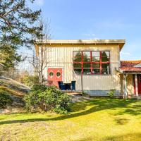 Beautiful Home In Oxelsund With House Sea View