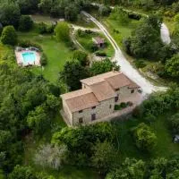 Agriturismo Castel d'Alfiolo-Barcomonte، فندق في غوبيو