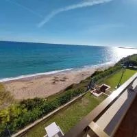 Playa Primera Linea Costa Dorada, отель в Комарруге