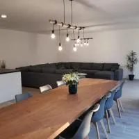 Ten Velde - vakantiewoning 12 personen - sauna - bubbelbad, ξενοδοχείο σε Hoeselt