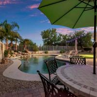 Pool, Putting Green, Arcade, Cornhole, Great Location at Phoenix Desert Ridge Retreat!, hotel in: Desert View, Phoenix